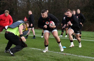 261125 - Wales Rugby Training ahead of their final Quilter Nations Series game against South Africa - Gareth Thomas during training