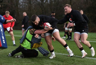 261125 - Wales Rugby Training ahead of their final Quilter Nations Series game against South Africa - Gareth Thomas during training
