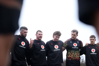 261125 - Wales Rugby Training ahead of their final Quilter Nations Series game against South Africa - Dewi Lake during the team huddle