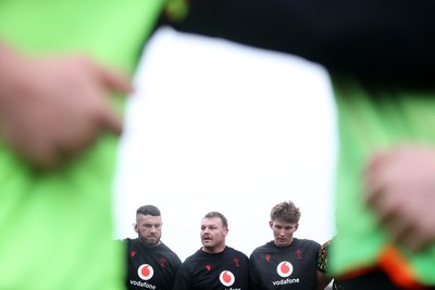 261125 - Wales Rugby Training ahead of their final Quilter Nations Series game against South Africa - Dewi Lake during the team huddle