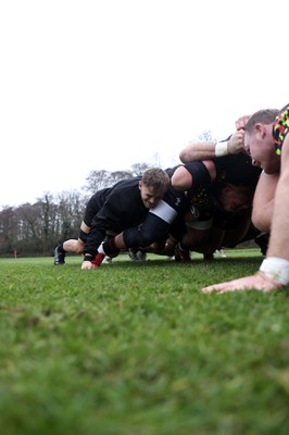 261125 - Wales Rugby Training ahead of their final Quilter Nations Series game against South Africa - Alex Mann during training
