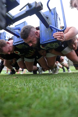 261125 - Wales Rugby Training ahead of their final Quilter Nations Series game against South Africa - Gareth Thomas during training
