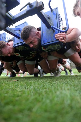 261125 - Wales Rugby Training ahead of their final Quilter Nations Series game against South Africa - Gareth Thomas during training