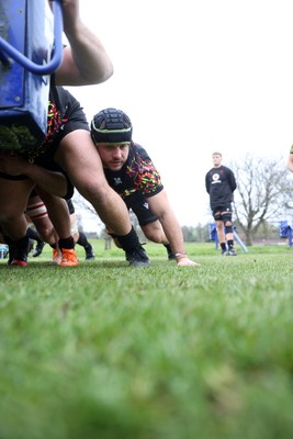 261125 - Wales Rugby Training ahead of their final Quilter Nations Series game against South Africa - Harri Deaves during training