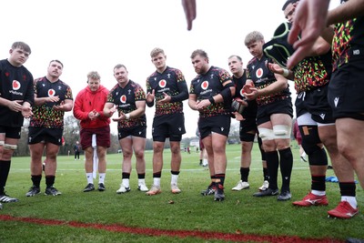 261125 - Wales Rugby Training ahead of their final Quilter Nations Series game against South Africa - Wales team huddle