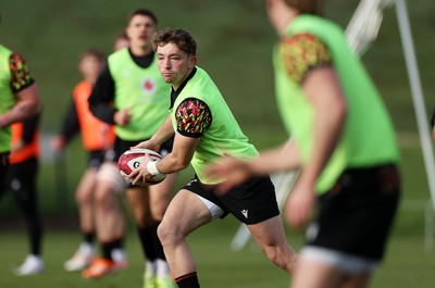 261125 - Wales Rugby Training ahead of their final Quilter Nations Series game against South Africa - Dan Edwards during training