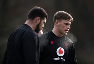 261125 - Wales Rugby Training ahead of their final Quilter Nations Series game against South Africa - Alex Mann during training