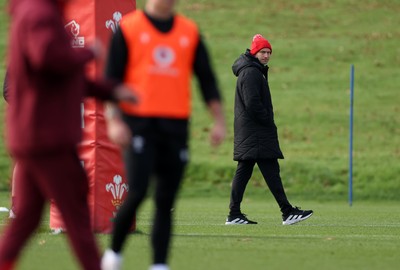 261125 - Wales Rugby Training ahead of their final Quilter Nations Series game against South Africa - Wales U20s Head Coach Richard Whiffin
