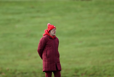 261125 - Wales Rugby Training ahead of their final Quilter Nations Series game against South Africa - Steve Tandy, Head Coach during training