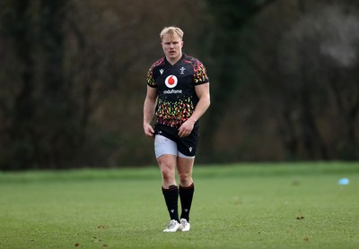 261125 - Wales Rugby Training ahead of their final Quilter Nations Series game against South Africa - Blair Murray during training