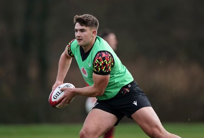 261125 - Wales Rugby Training ahead of their final Quilter Nations Series game against South Africa - 