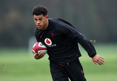 261125 - Wales Rugby Training ahead of their final Quilter Nations Series game against South Africa - Rio Dyer during training