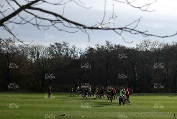 261125 - Wales Rugby Training ahead of their final Quilter Nations Series game against South Africa - Wales warm up