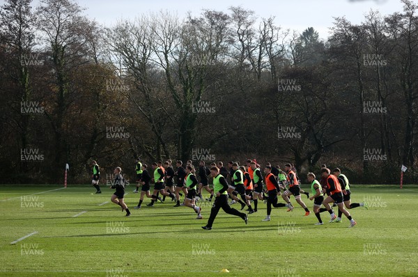 261125 - Wales Rugby Training ahead of their final Quilter Nations Series game against South Africa - Wales warm up