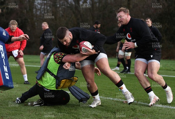261125 - Wales Rugby Training ahead of their final Quilter Nations Series game against South Africa - Gareth Thomas during training