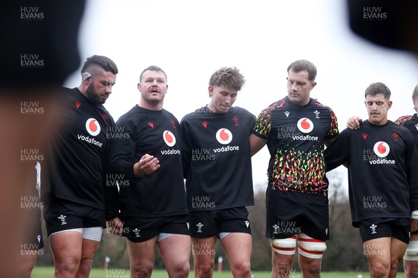 261125 - Wales Rugby Training ahead of their final Quilter Nations Series game against South Africa - Dewi Lake during the team huddle