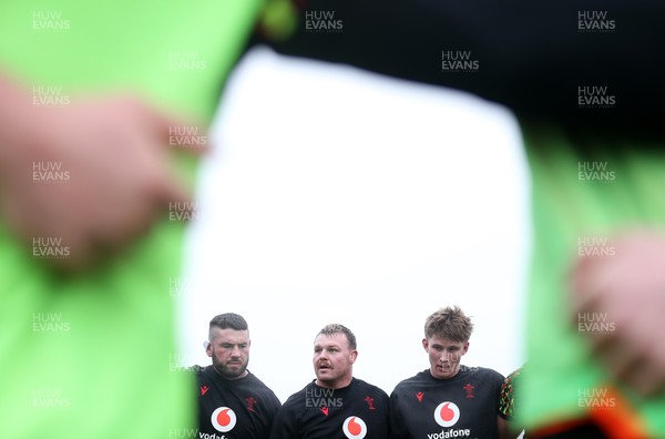 261125 - Wales Rugby Training ahead of their final Quilter Nations Series game against South Africa - Dewi Lake during the team huddle