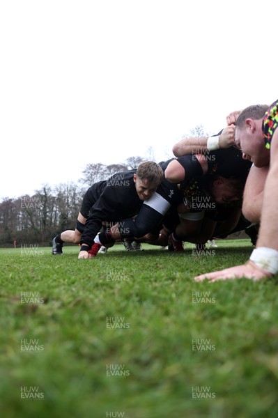 261125 - Wales Rugby Training ahead of their final Quilter Nations Series game against South Africa - Alex Mann during training