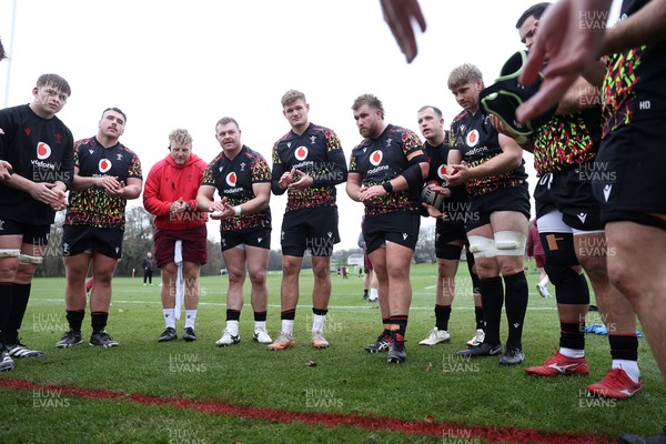 261125 - Wales Rugby Training ahead of their final Quilter Nations Series game against South Africa - Wales team huddle
