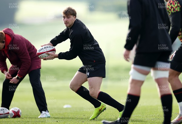 261125 - Wales Rugby Training ahead of their final Quilter Nations Series game against South Africa - Jacob Beetham during training