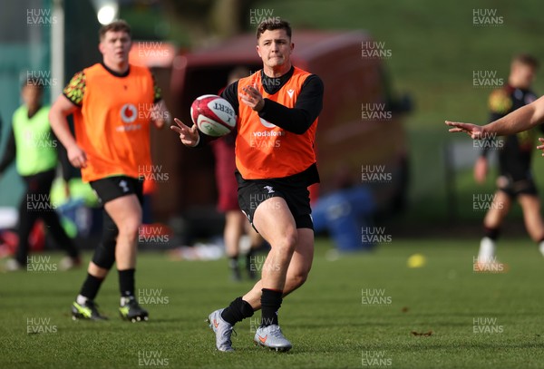261125 - Wales Rugby Training ahead of their final Quilter Nations Series game against South Africa - Callum Sheedy during training