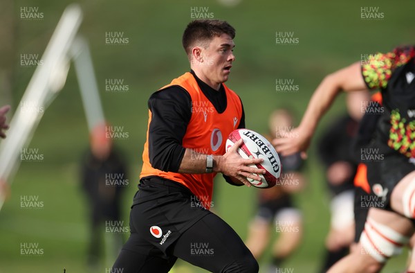 261125 - Wales Rugby Training ahead of their final Quilter Nations Series game against South Africa - Reuben Morgan-Williams during training