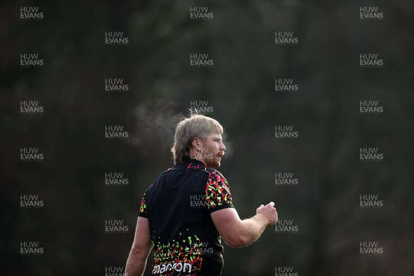 261125 - Wales Rugby Training ahead of their final Quilter Nations Series game against South Africa - Aaron Wainwright during training