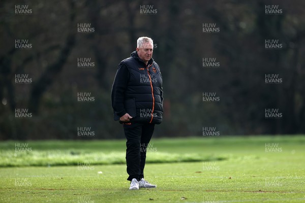261125 - Wales Rugby Training ahead of their final Quilter Nations Series game against South Africa - Dragons Coach Dale Macleod 