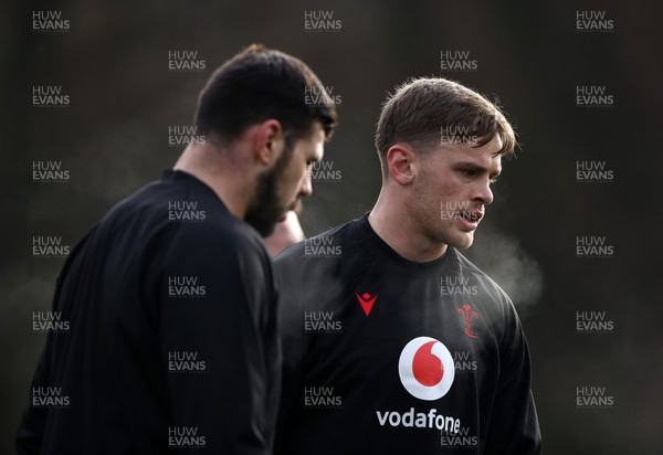 261125 - Wales Rugby Training ahead of their final Quilter Nations Series game against South Africa - Alex Mann during training