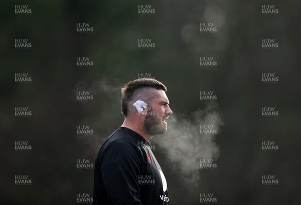 261125 - Wales Rugby Training ahead of their final Quilter Nations Series game against South Africa - Gareth Thomas during training