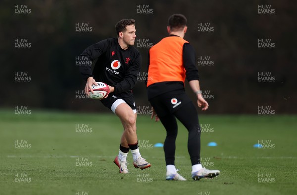 261125 - Wales Rugby Training ahead of their final Quilter Nations Series game against South Africa - Kieran Hardy during training