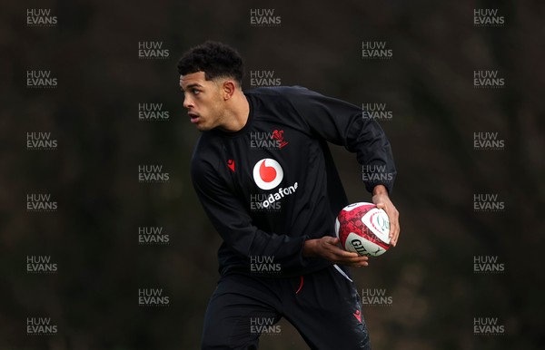261125 - Wales Rugby Training ahead of their final Quilter Nations Series game against South Africa - Rio Dyer during training