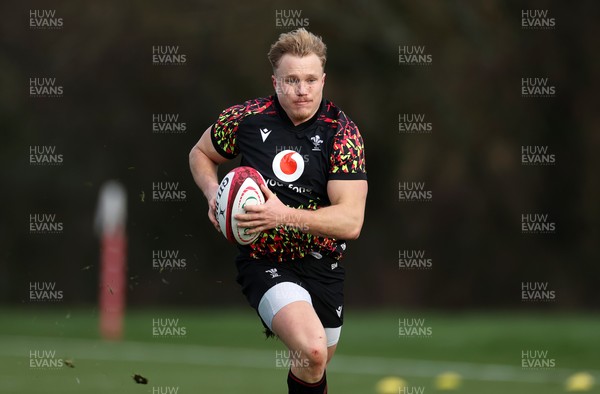 261125 - Wales Rugby Training ahead of their final Quilter Nations Series game against South Africa - Blair Murray during training