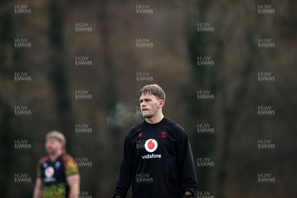 261125 - Wales Rugby Training ahead of their final Quilter Nations Series game against South Africa - Alex Mann during training