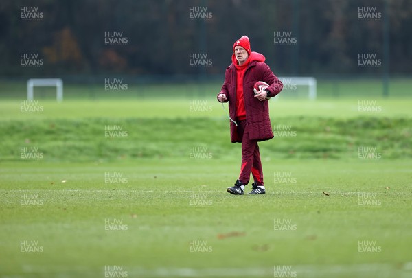 261125 - Wales Rugby Training ahead of their final Quilter Nations Series game against South Africa - Steve Tandy, Head Coach during training
