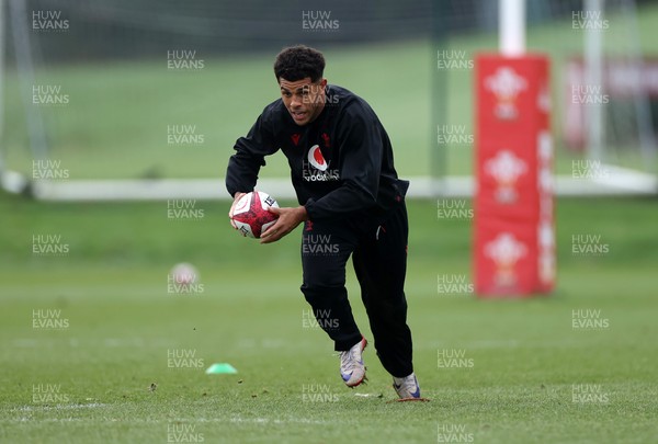 261125 - Wales Rugby Training ahead of their final Quilter Nations Series game against South Africa - Rio Dyer during training