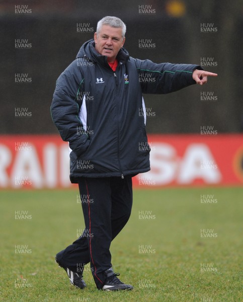 27.01.09 - Wales Rugby Training - Wales head coach, Warren Gatland makes a point during training. 