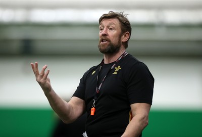 270125 - Wales Rugby Training in the week leading up to their first 6 Nations game against France - Mike Forshaw, Defence Coach during training