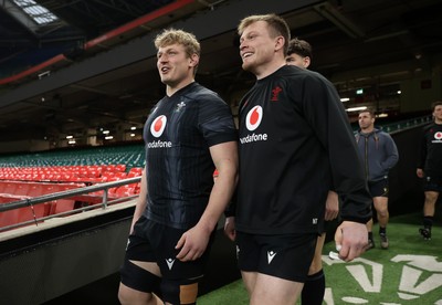 270125 - Wales Rugby Training in the week leading up to their first 6 Nations game against France - Jac Morgan and Nick Tompkins during training