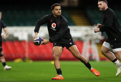 270125 - Wales Rugby Training in the week leading up to their first 6 Nations game against France - Ben Thomas during training