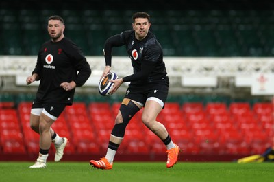 270125 - Wales Rugby Training in the week leading up to their first 6 Nations game against France - Owen Watkin during training