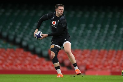 270125 - Wales Rugby Training in the week leading up to their first 6 Nations game against France - Owen Watkin during training