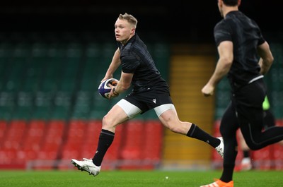 270125 - Wales Rugby Training in the week leading up to their first 6 Nations game against France - Blair Murray during training