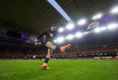 270125 - Wales Rugby Training in the week leading up to their first 6 Nations game against France - Ben Thomas during training