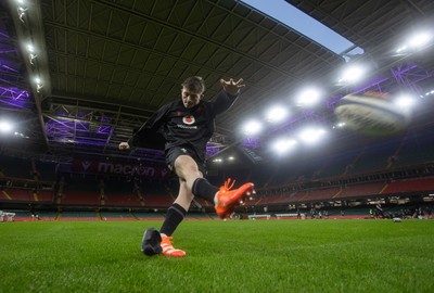 270125 - Wales Rugby Training in the week leading up to their first 6 Nations game against France - Dan Edwards during training