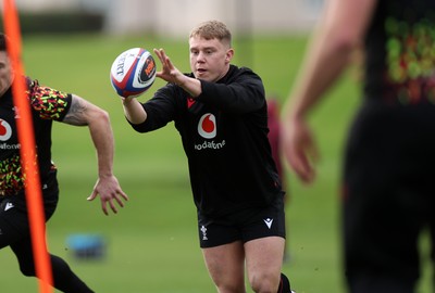 270126 - Wales Rugby Training on the first day of 6 Nations camp - Sam Costelow