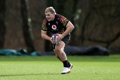270126 - Wales Rugby Training on the first day of 6 Nations camp - Archie Griffin