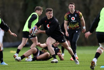 270126 - Wales Rugby Training on the first day of 6 Nations camp - Reuben Morgan-Williams