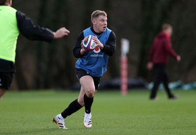 270126 - Wales Rugby Training on the first day of 6 Nations camp - Sam Costelow