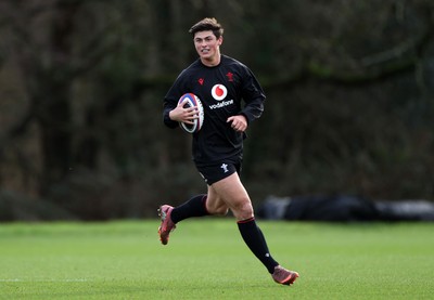 270126 - Wales Rugby Training on the first day of 6 Nations camp - Louis Rees Zammit
